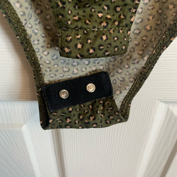 🎀3/$35 Long sleeve bodysuit🎀 - Picture 5 of 5